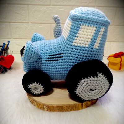 Toy tractor