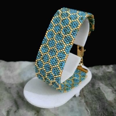 Turquoise beehive bracelet by Miyuki beads