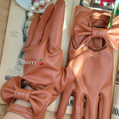 Leather gloves 