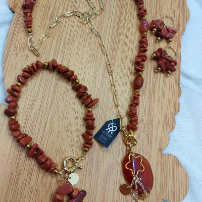 A set including a necklace, earrings, and a bracelet, made from broken agate stones