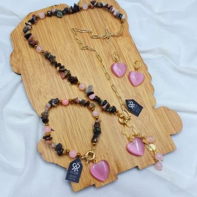 A set including a necklace, earrings, and a bracelet, made from broken agate stones