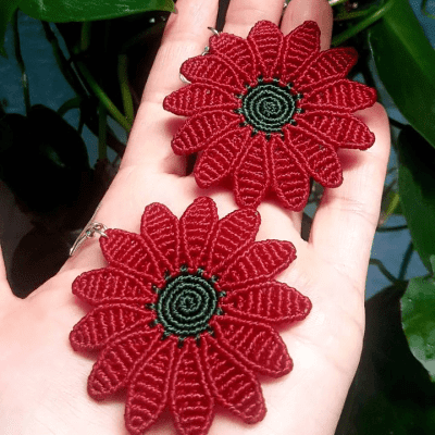 Macrame red rose