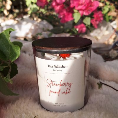 Regular Scented candle (180gm ) strawberry pound cake 