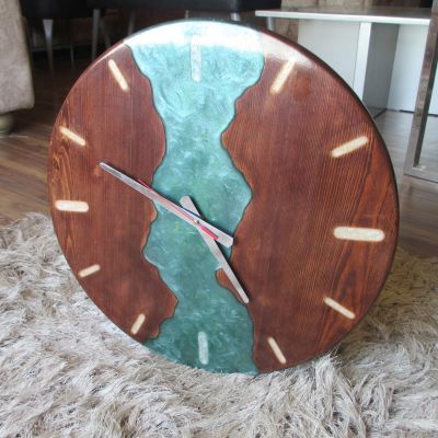 Round wooden epoxy wall clock