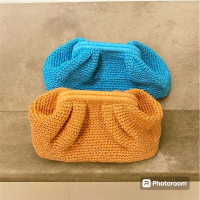 Trendy raffia clutch 