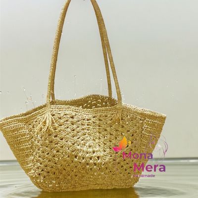 Raffia bag with square shape