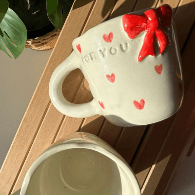 A bow mug