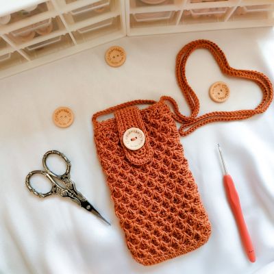 Crochet mobile cover