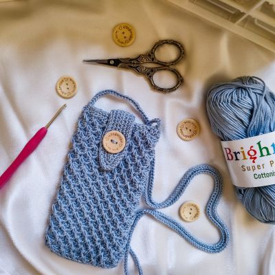 Crocheted mobile phone cover