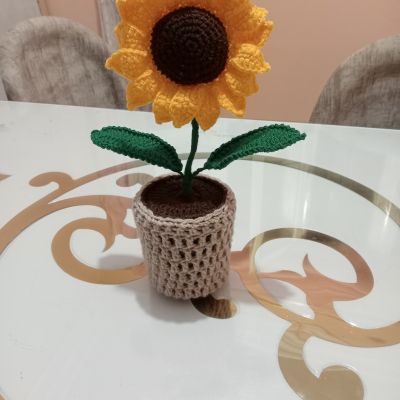 Vase of sun flower made of crochet 