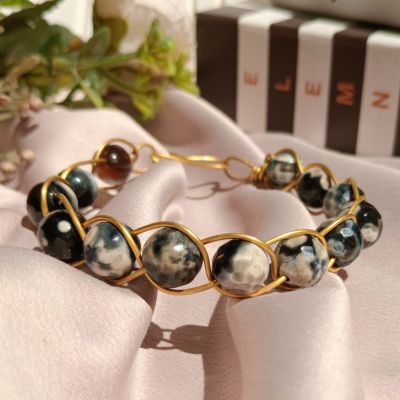 Copper bracelet with agate beads