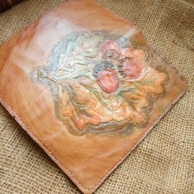 Leather wallet for women with carving 