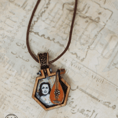  A necklace of an oud instrument from the good old days