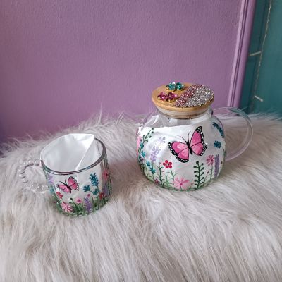 Tea pot and mug set