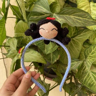 Headband with amigurumi 