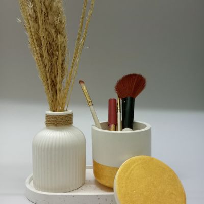 Elegant set with a makeup brush cup