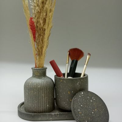 Elegant set with a makeup brush cup