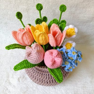 Crochet flower vase