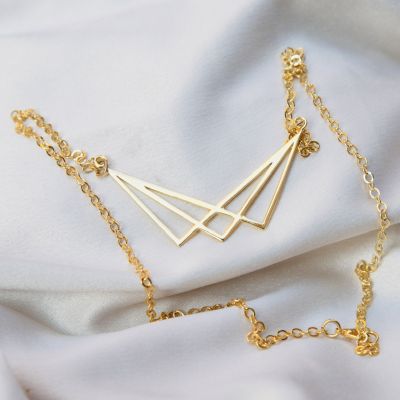 Crossed triangles necklace 