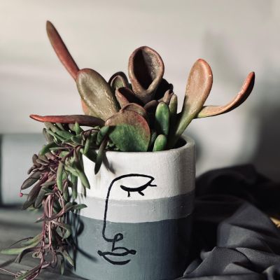 A free handed modern Pottery pot