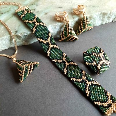 Green snakeskin design set by Miyuki beads