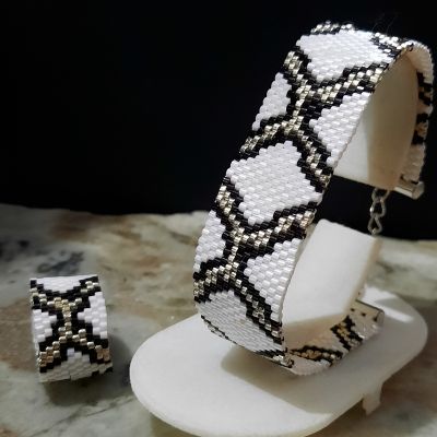 White snakeskin design with Miyuki beads