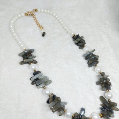 Agate stone necklace.