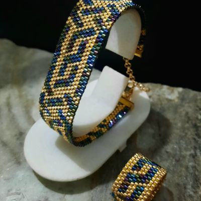 Wavy blue and gold bracelet in Arabic style by Miyuki beads