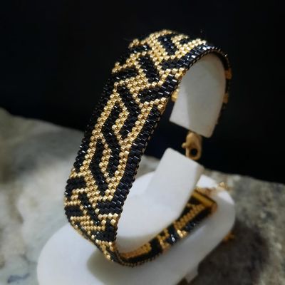 Black and gold bracelet in Arabic style by Miyuki beads