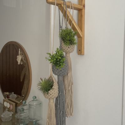 Macrame plant pot hanger