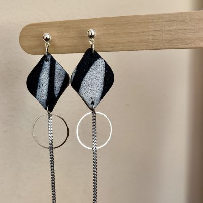 Elora earrings 🖤