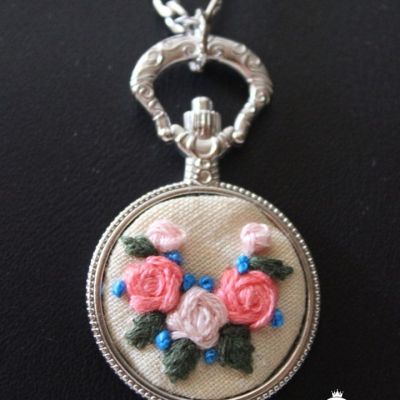 Embroidery necklace