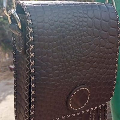 Crossbody bag for mobile phone 