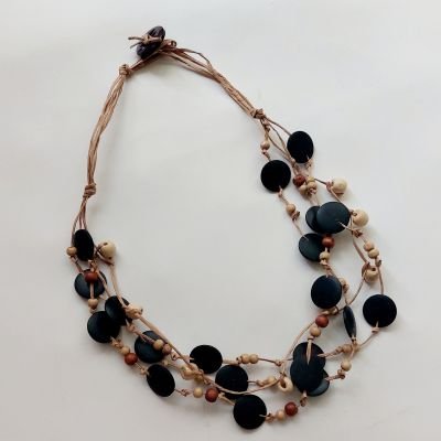 Wooden beads and reaffia necklace black and beige 