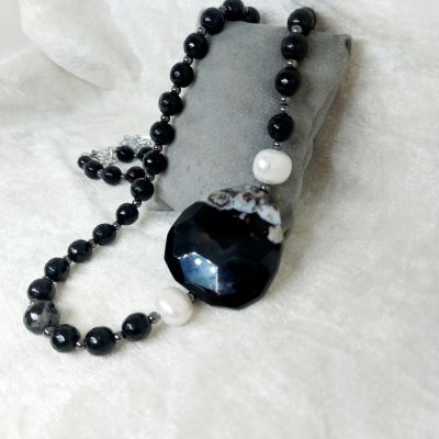 Agate stone necklace.