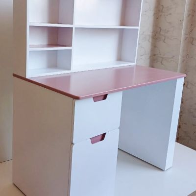 Child desk