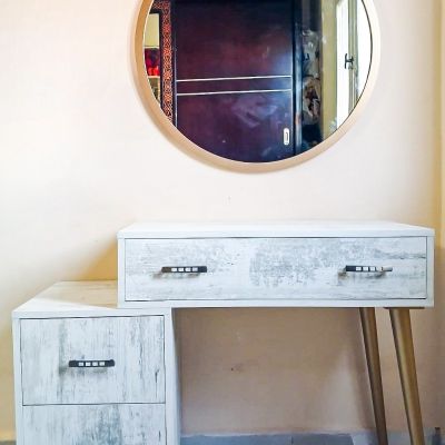 Dresser with mirror 