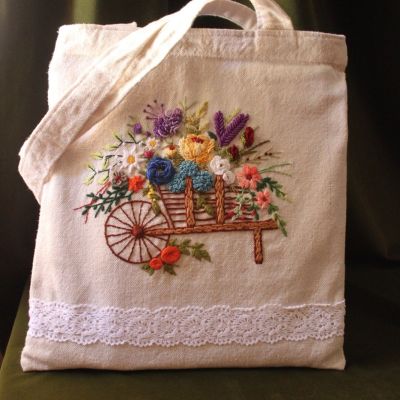 Embroideried tote bag 