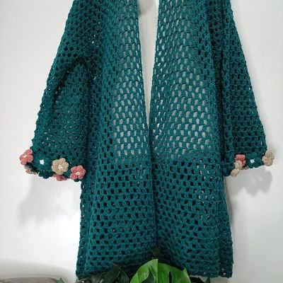 Trendy crochet cardie