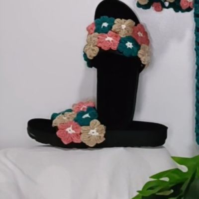 Slipper crocheted flowers