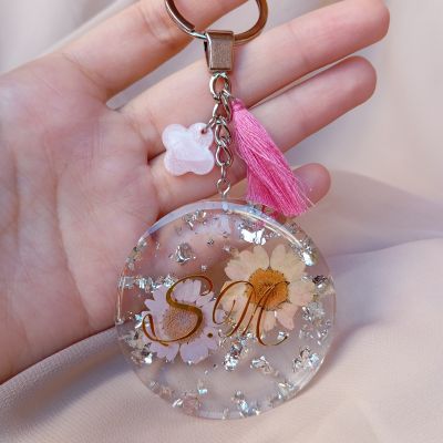 Resin key chain with dry flowers 