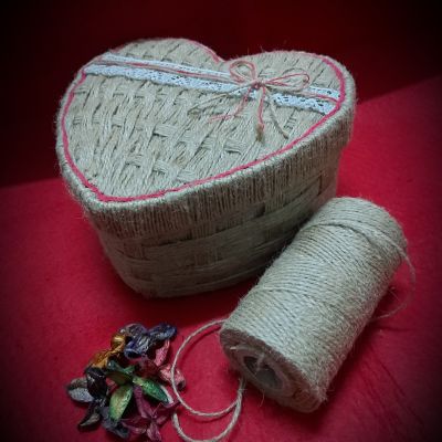 Heart shape Gift box jute rope 