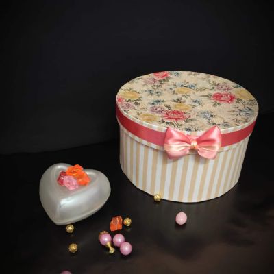 Rounded gift box 