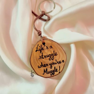 Life's a struggle when you're a muggle! - ميدالية مفاتيح خشب