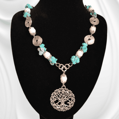 Necklaces of turquoise stone 