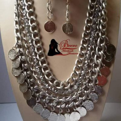 Elegant layered necklace