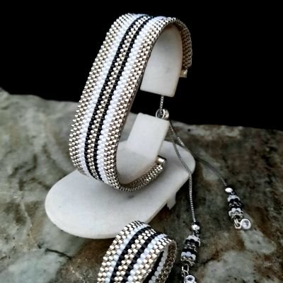 Set of black and white parallel lines of Miyuki beads