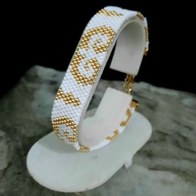 A simple Arabic design bracelet by Miyuki beads