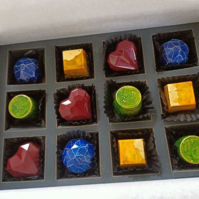 Chocolate bonbon box 12 pieces 