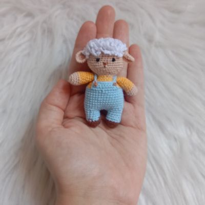 Mini sheep amigurumi